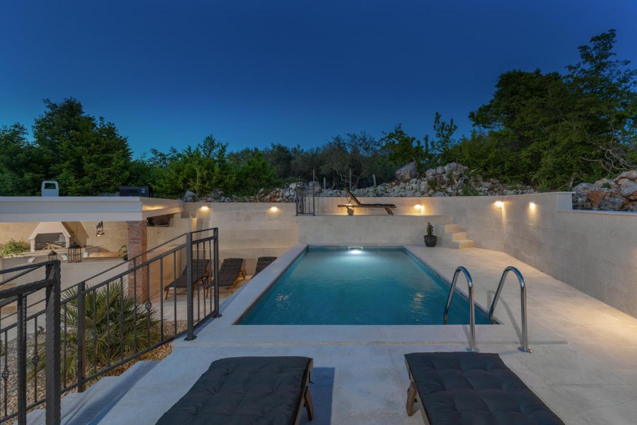 Villa Oasa Малинска Экстерьер фото