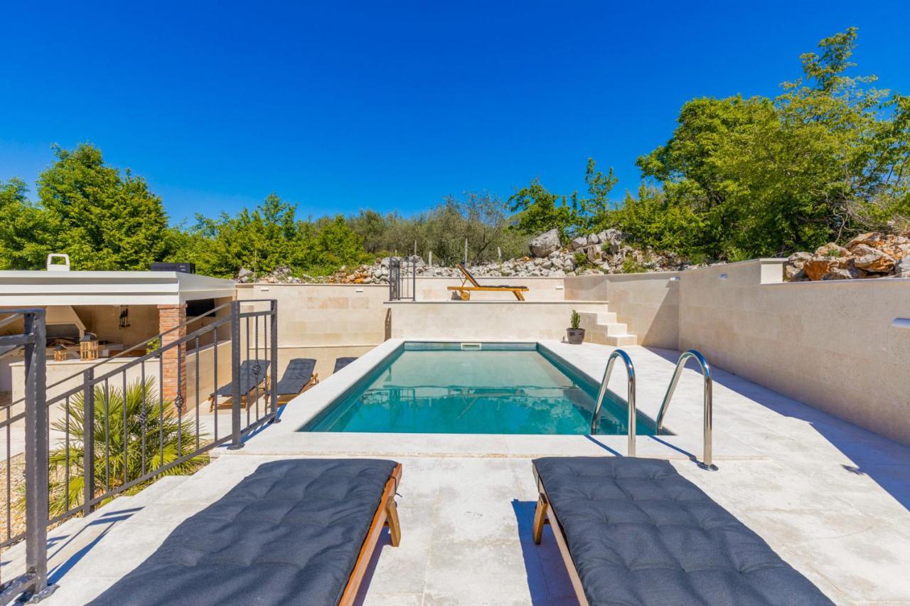 Villa Oasa Малинска Экстерьер фото