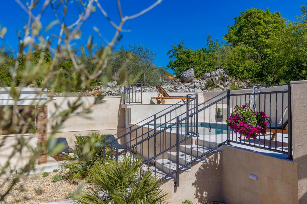 Villa Oasa Малинска Экстерьер фото